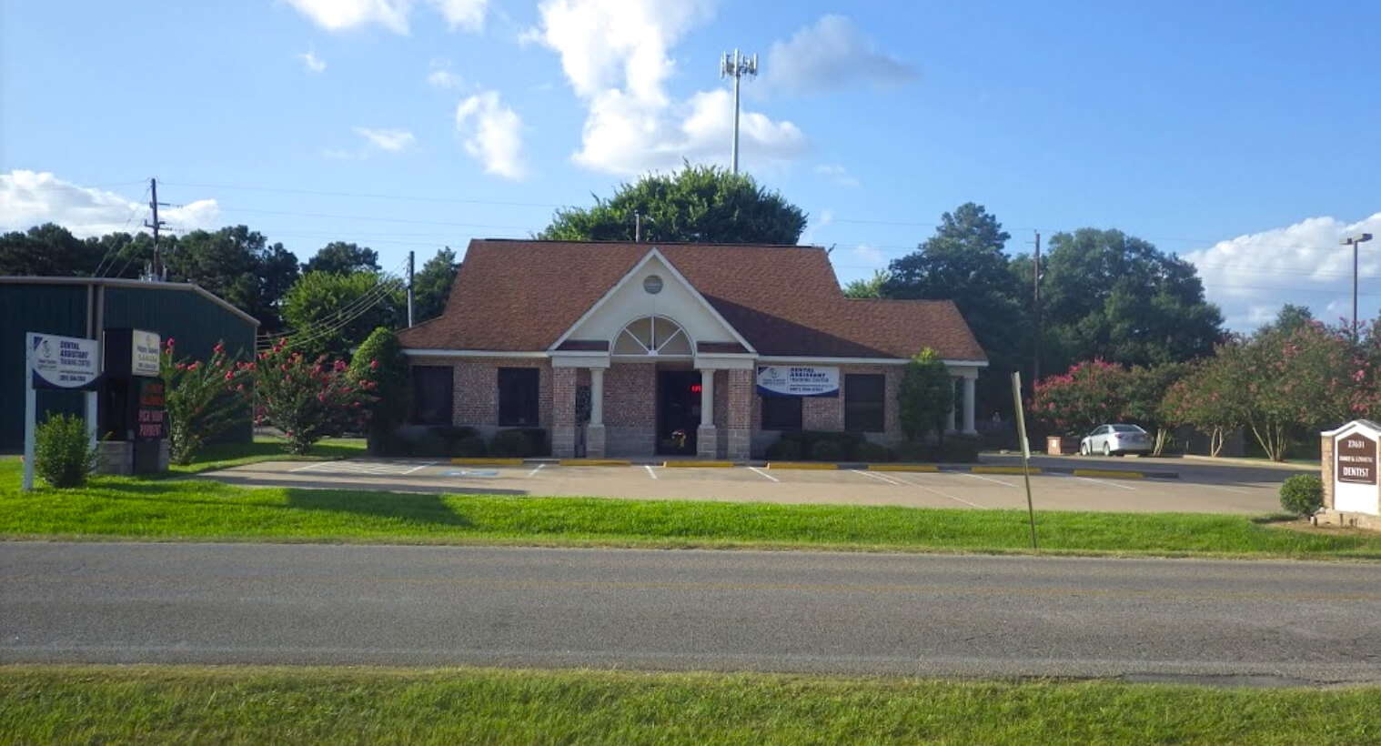 Exterior of the Pinehurst dental office